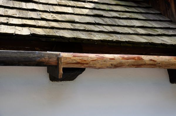 Cost of Wood Gutters Installation in Columbia